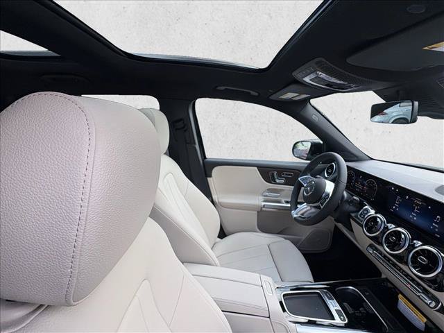 Used 2025 Mercedes-Benz GLB 250 image 23