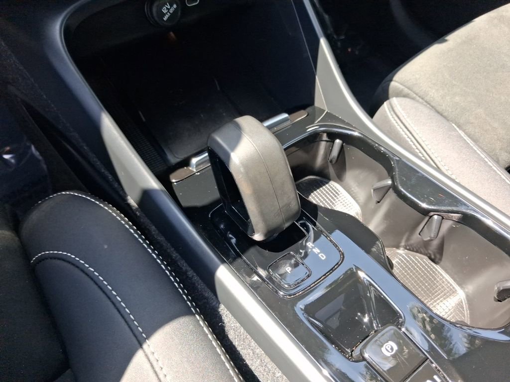 Used 2023 Volvo XC40 B5 Plus w/ Climate Package image 22