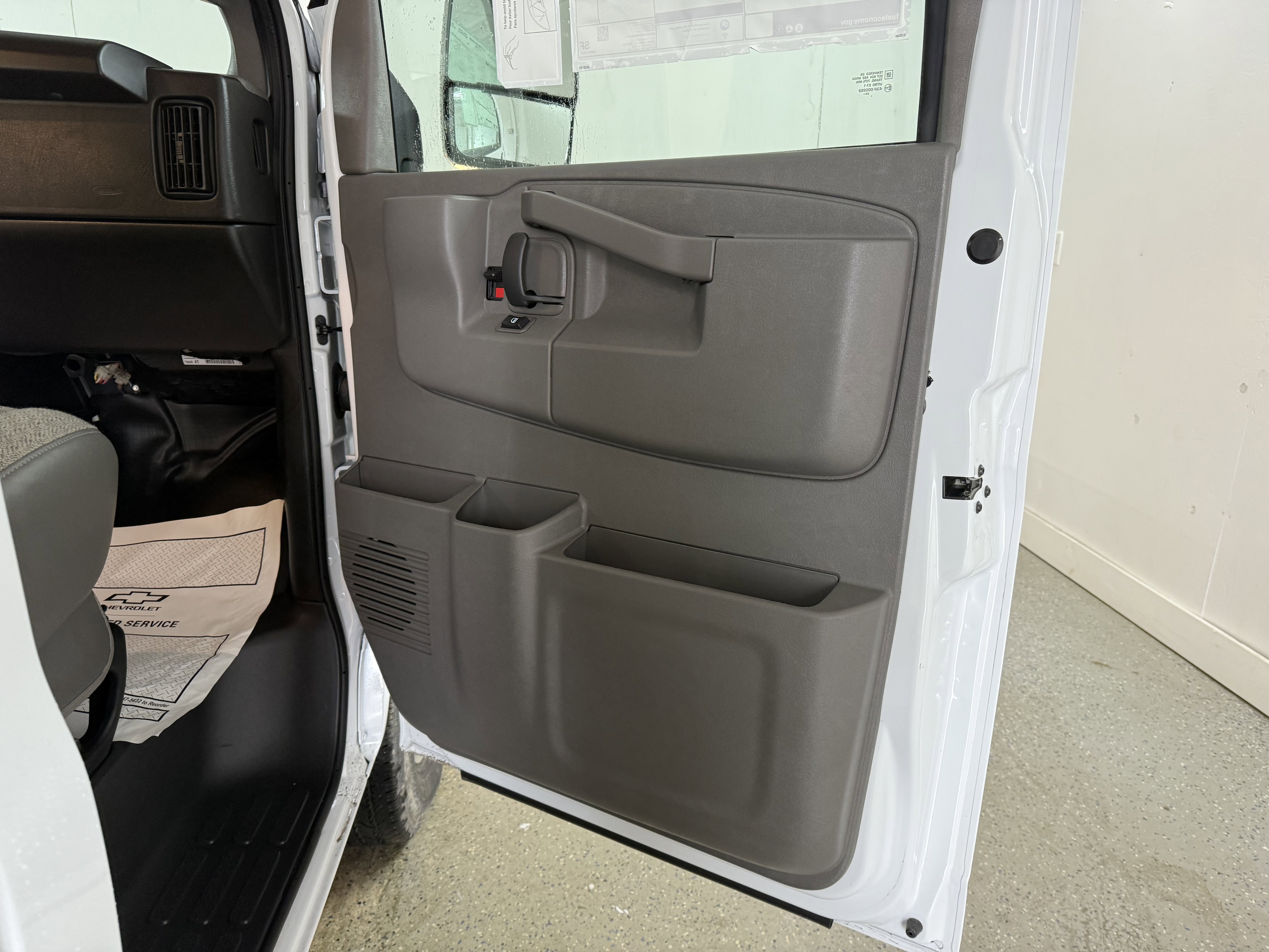 New 2025 Chevrolet Express 3500 w/ Power Convenience Package image 32