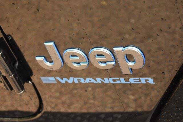 Used 2025 Jeep Wrangler Sahara 4xe AWD/4WD image 14