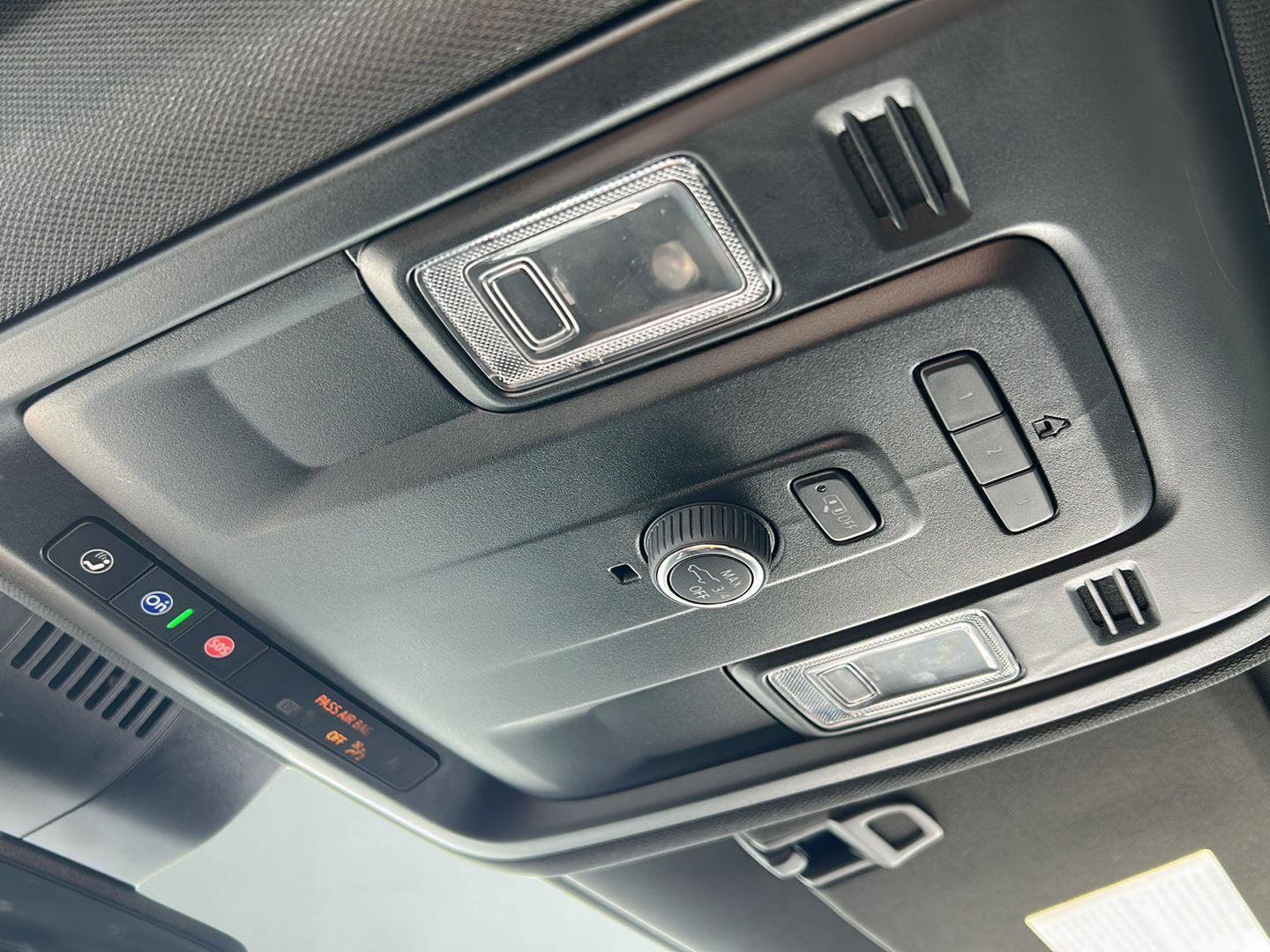 Used 2024 GMC Yukon XL SLT AWD/4WD image 20