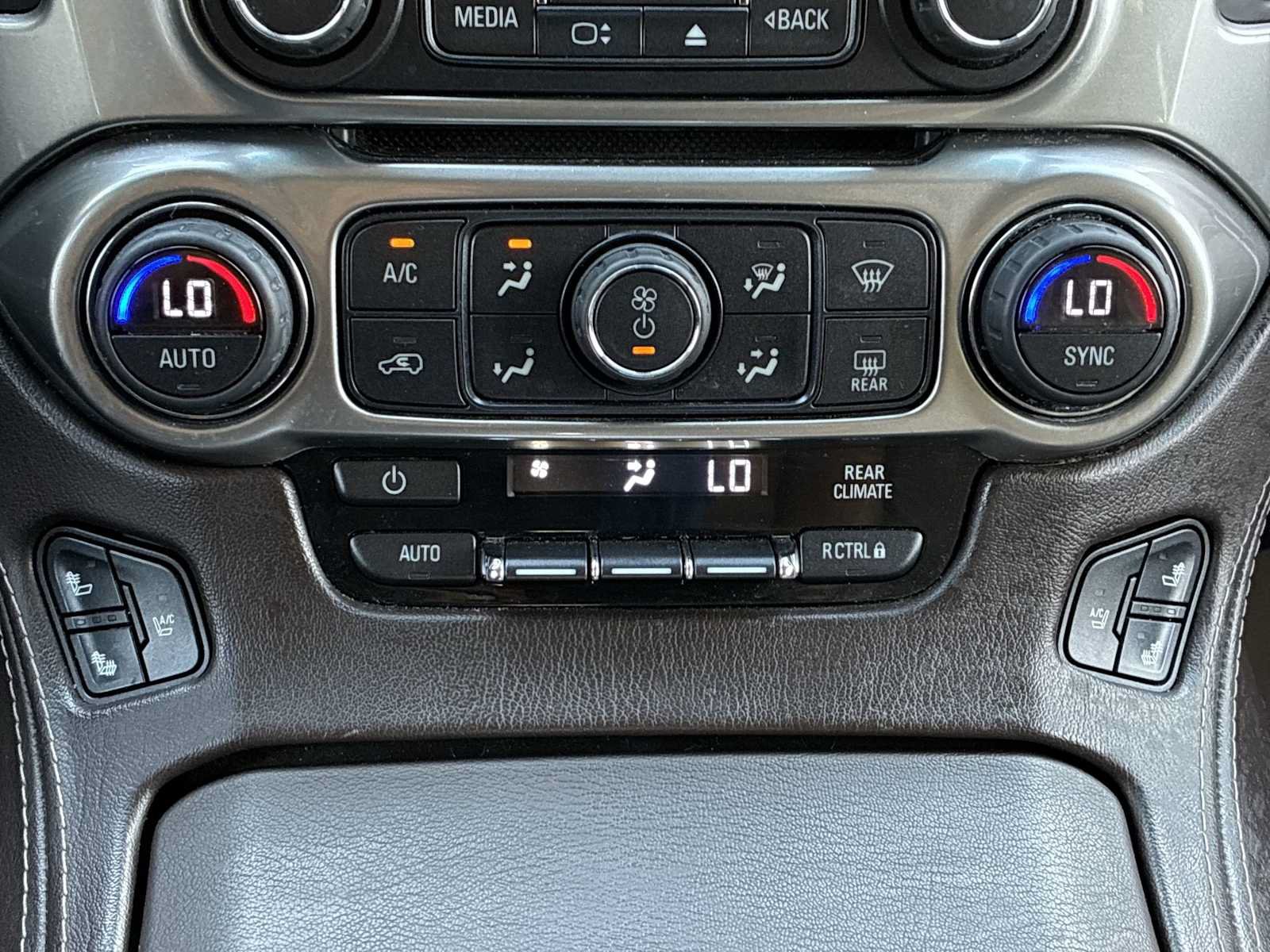 Used 2015 Chevrolet Suburban LTZ AWD/4WD image 17