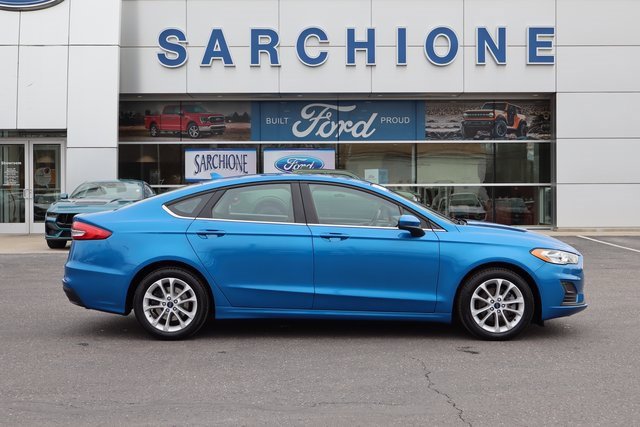 Used 2020 Ford Fusion SE image 2