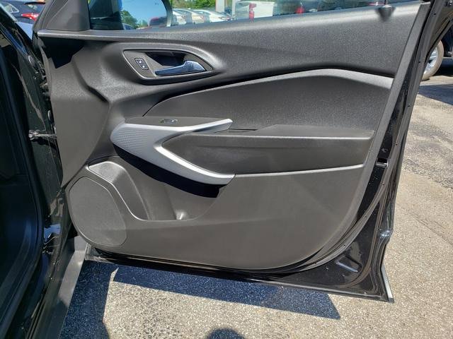 Used 2025 Chevrolet Trax RS w/ Driver Confidence Package FWD image 20