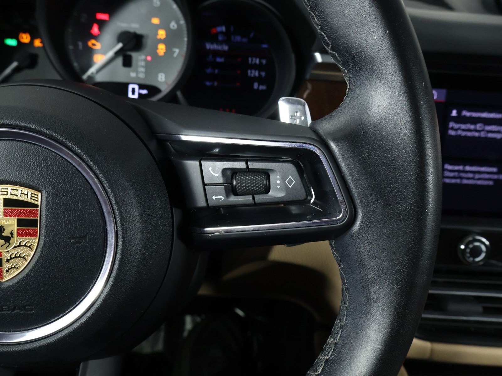 Certified 2022 Porsche Macan S AWD/4WD image 15
