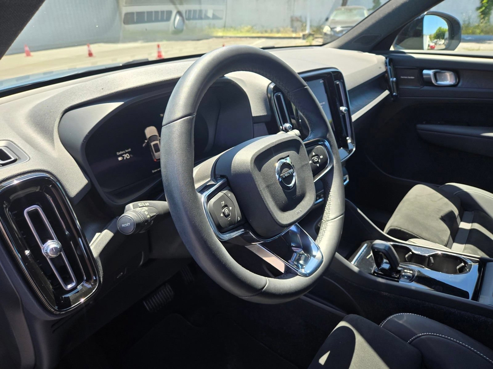 Certified 2023 Volvo XC40 Recharge Ultimate AWD/4WD image 15