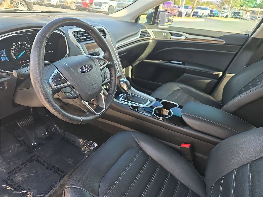 Used 2016 Ford Fusion SE w/ Equipment Group 202A FWD image 14