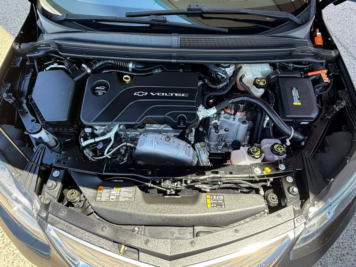 Used 2018 Chevrolet Volt Premier w/ Driver Confidence Package FWD image 22