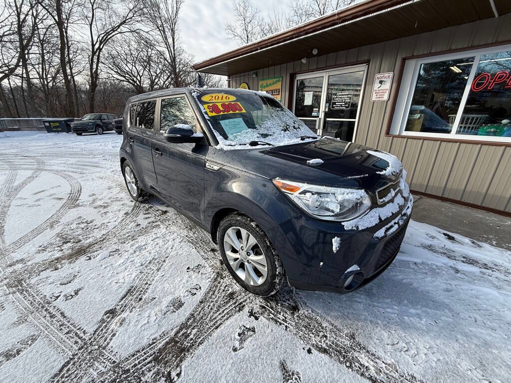 Used 2016 Kia Soul ! w/ Premium Package image 2