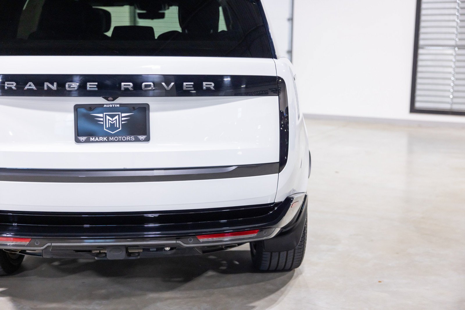 Used 2024 Land Rover Range Rover Long Wheelbase Autobiography AWD/4WD image 13
