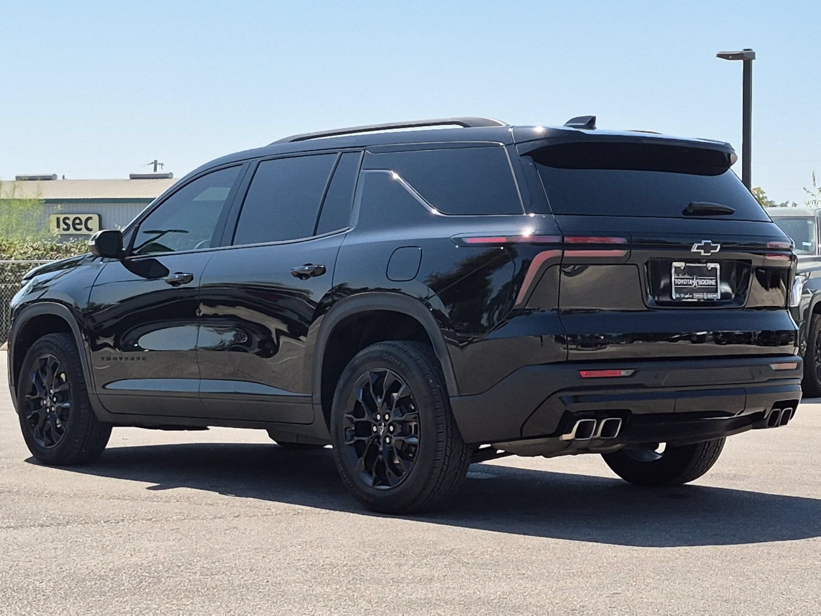 Used 2024 Chevrolet Traverse LT w/ Midnight/Sport Edition FWD image 3