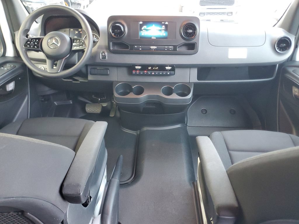 Used 2024 Mercedes-Benz Sprinter 2500 image 12