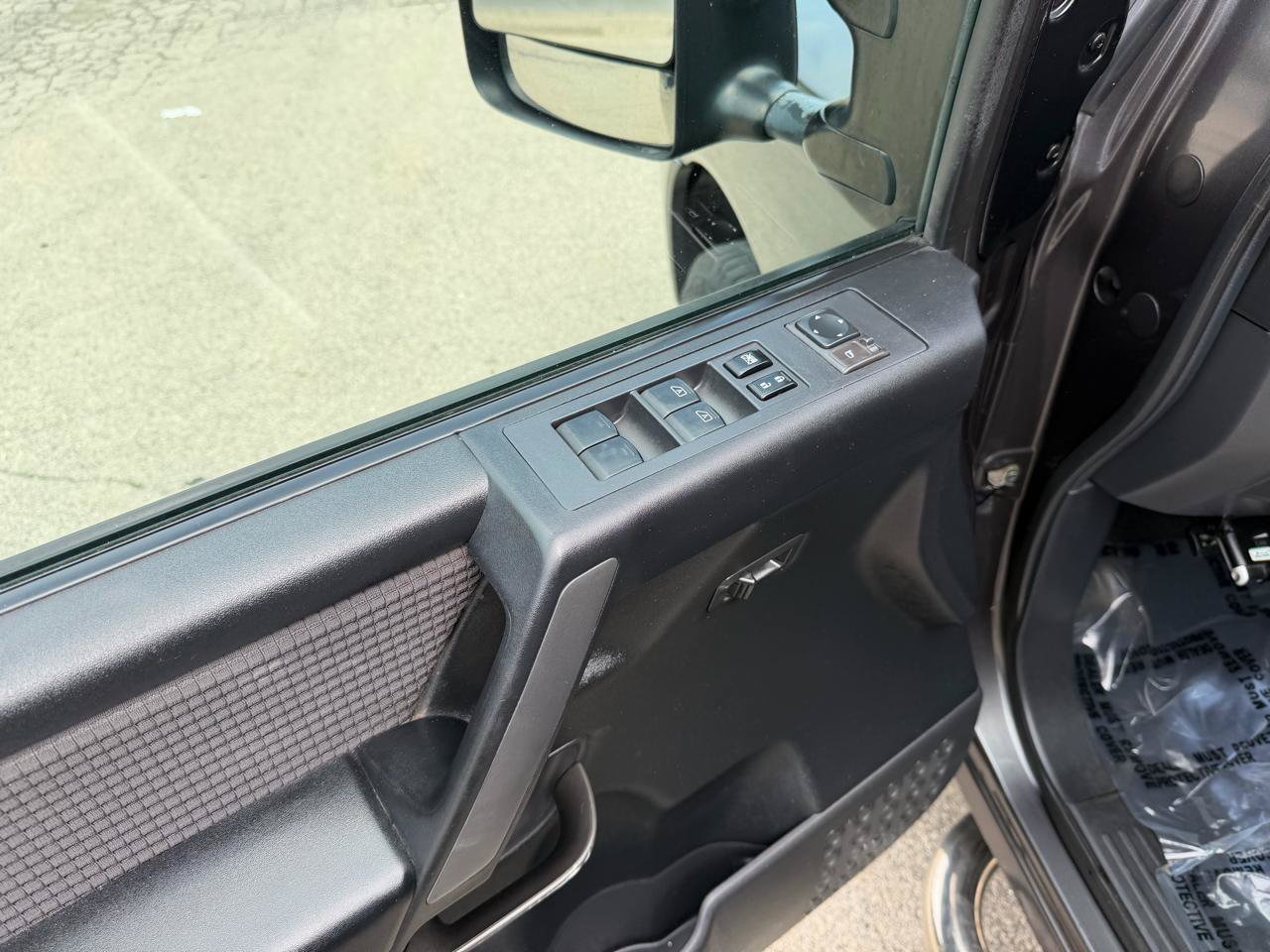 Used 2011 Nissan Titan SV w/ SV Premium Utility Pkg AWD/4WD image 9