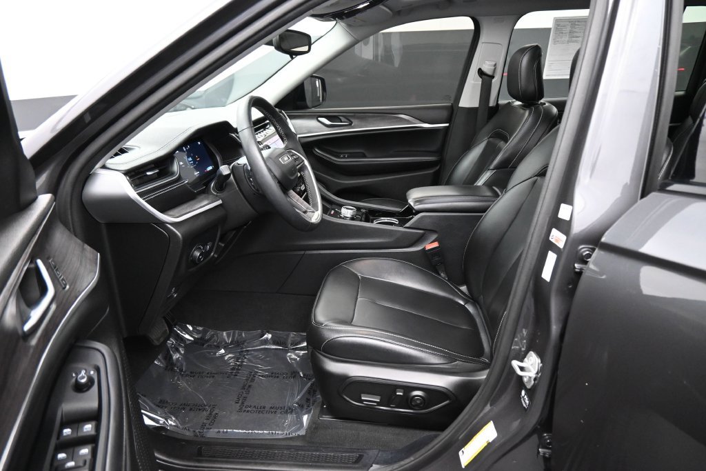Used 2023 Jeep Grand Cherokee L Limited RWD image 18