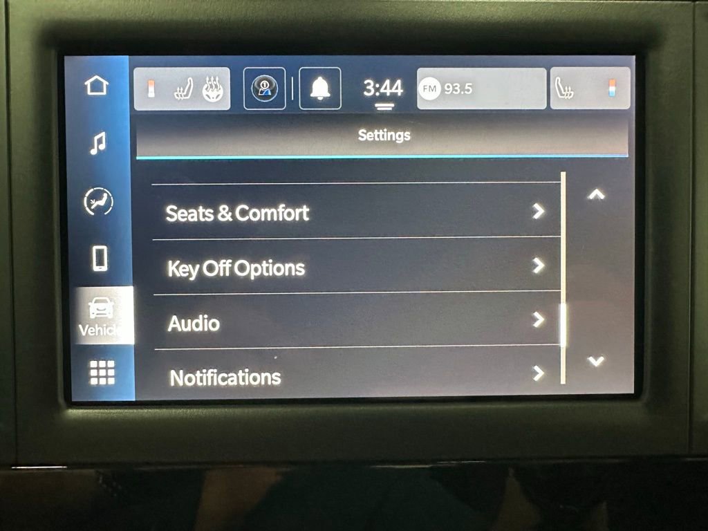 Used 2023 Chrysler Voyager LX image 33