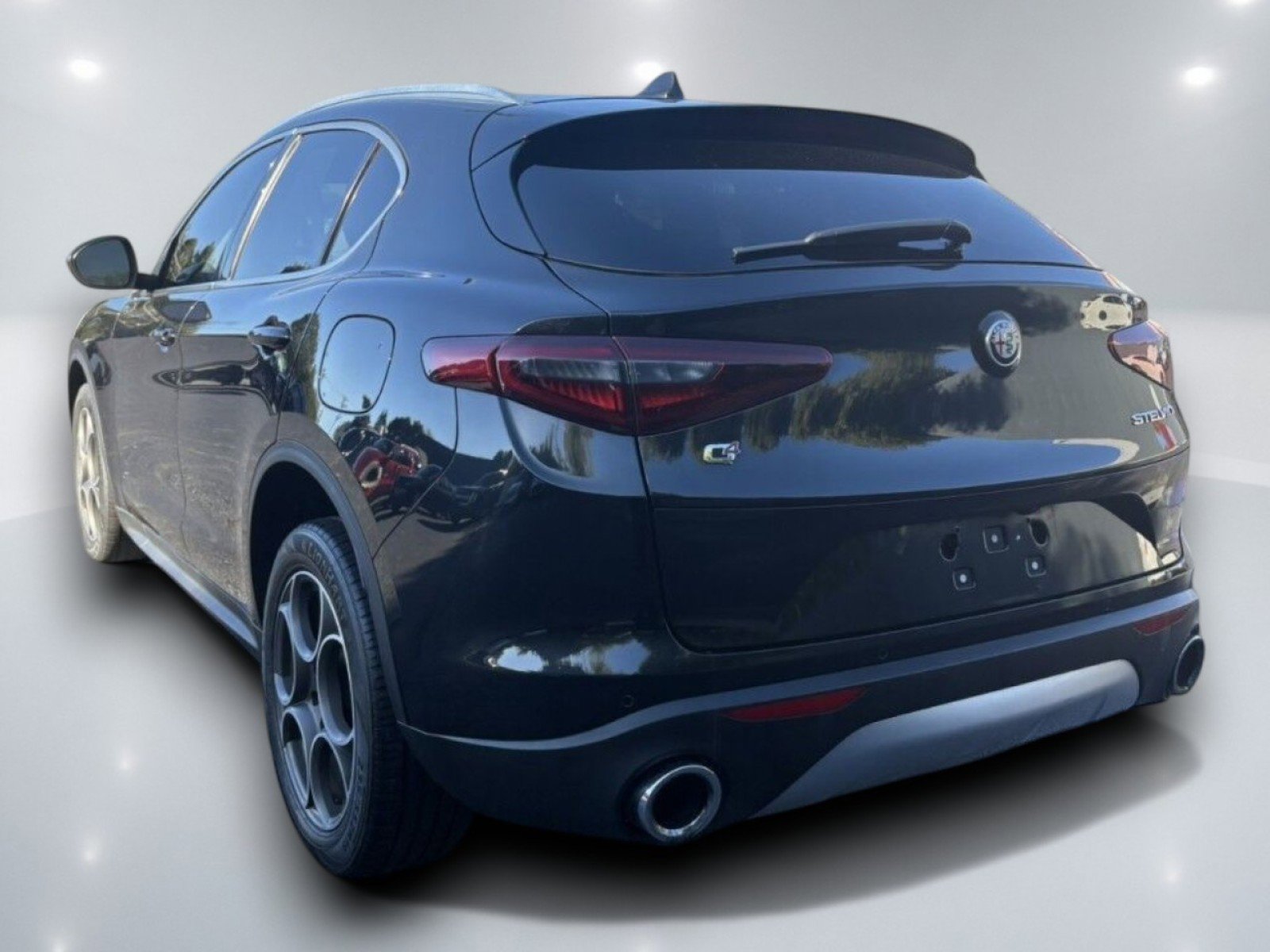 Used 2018 Alfa Romeo Stelvio AWD image 7