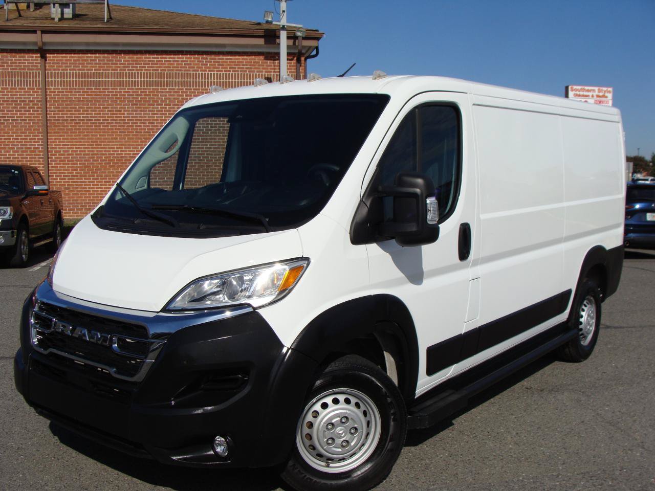 Used 2025 RAM ProMaster 2500 w/ U-Haul Equipment Group FWD image 3