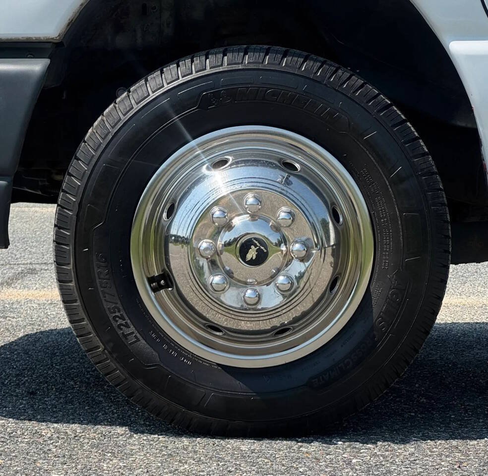 Used 2011 Ford E-450 and Econoline 450 Super Duty RWD image 16