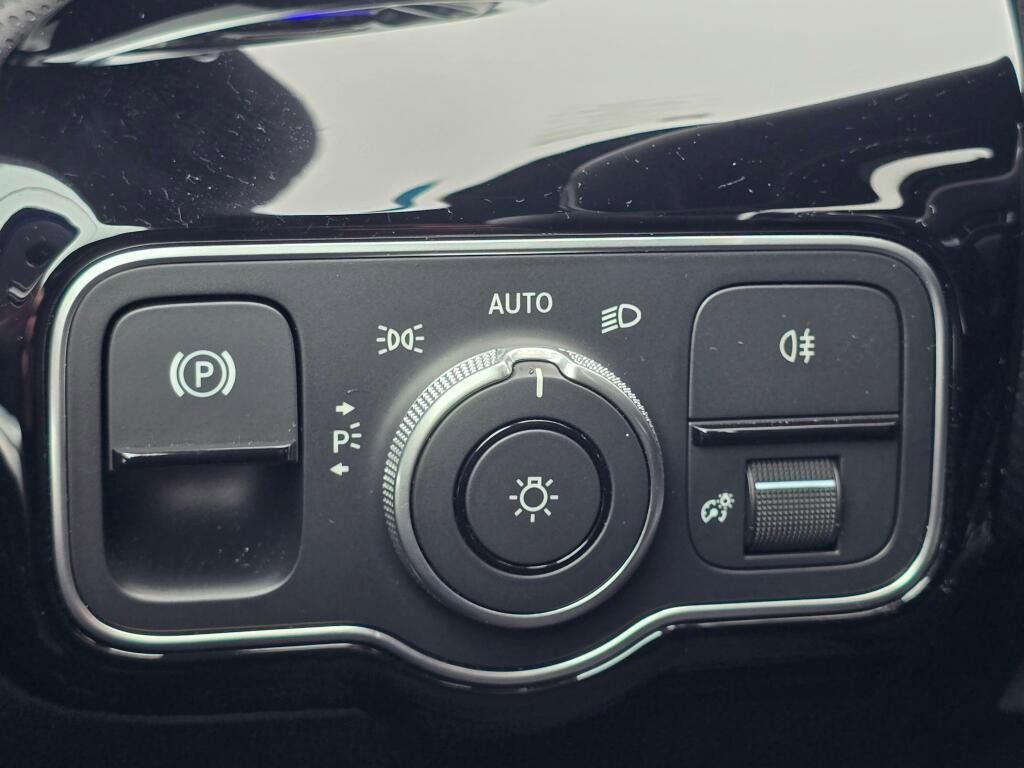 Certified 2025 Mercedes-Benz CLA 35 AMG 4MATIC image 35