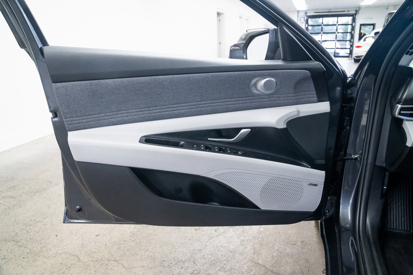 Used 2021 Hyundai Elantra Limited image 17