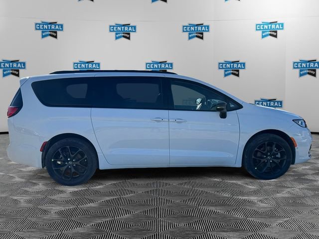 New 2026 Chrysler Pacifica Select w/ S Appearance Package image 6