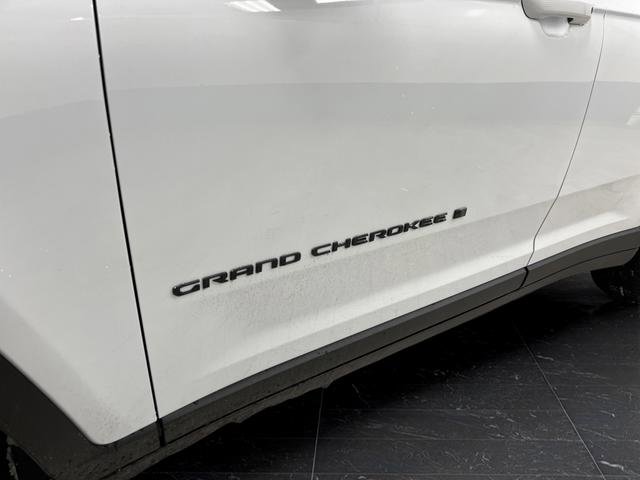 New 2025 Jeep Grand Cherokee Limited w/ Black Appearance Package image 36