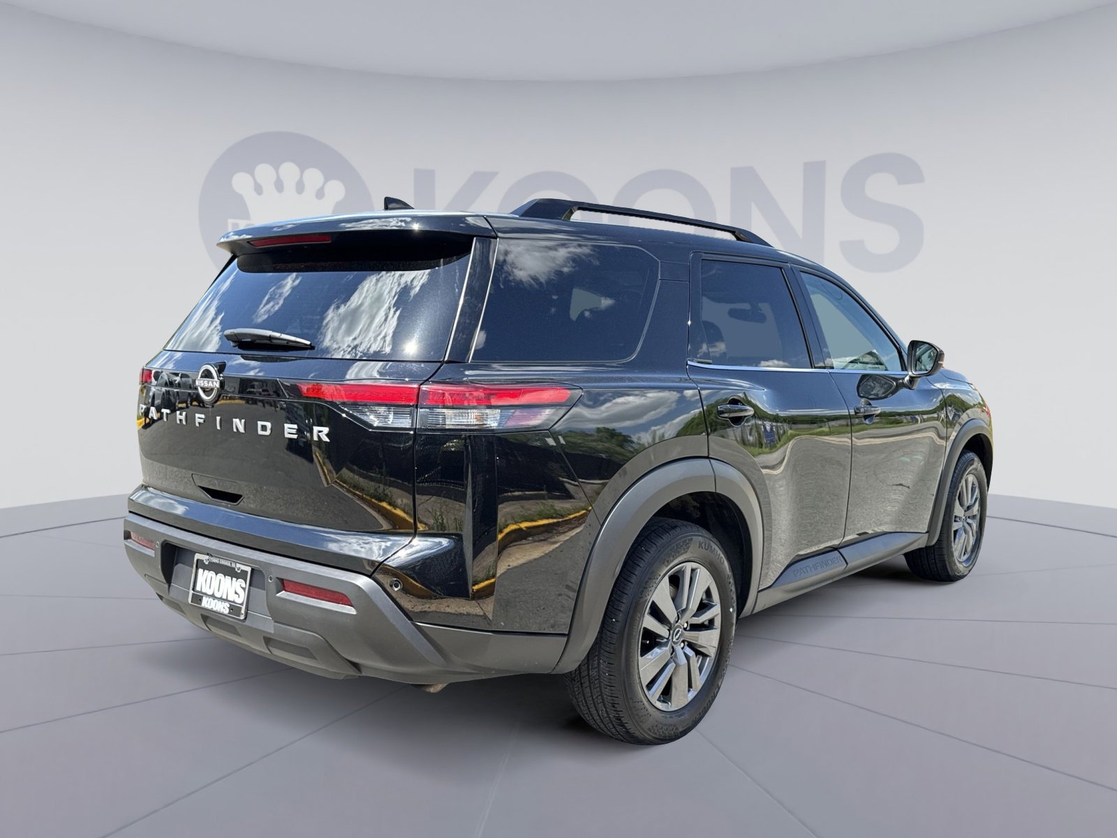 Used 2025 Nissan Pathfinder SV FWD image 11