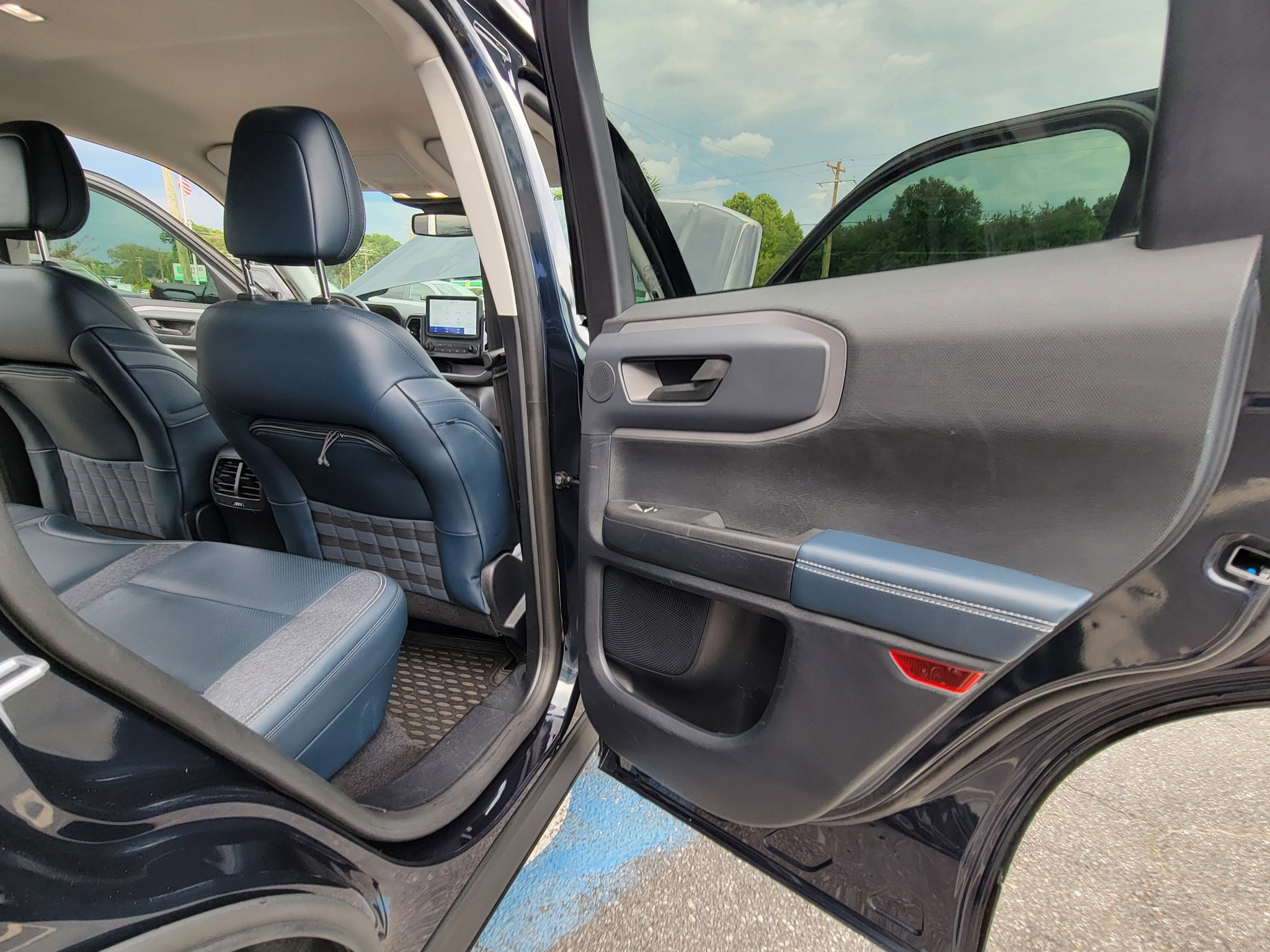 Used 2021 Ford Bronco Sport Outer Banks w/ Outer Banks Package (96D) image 41