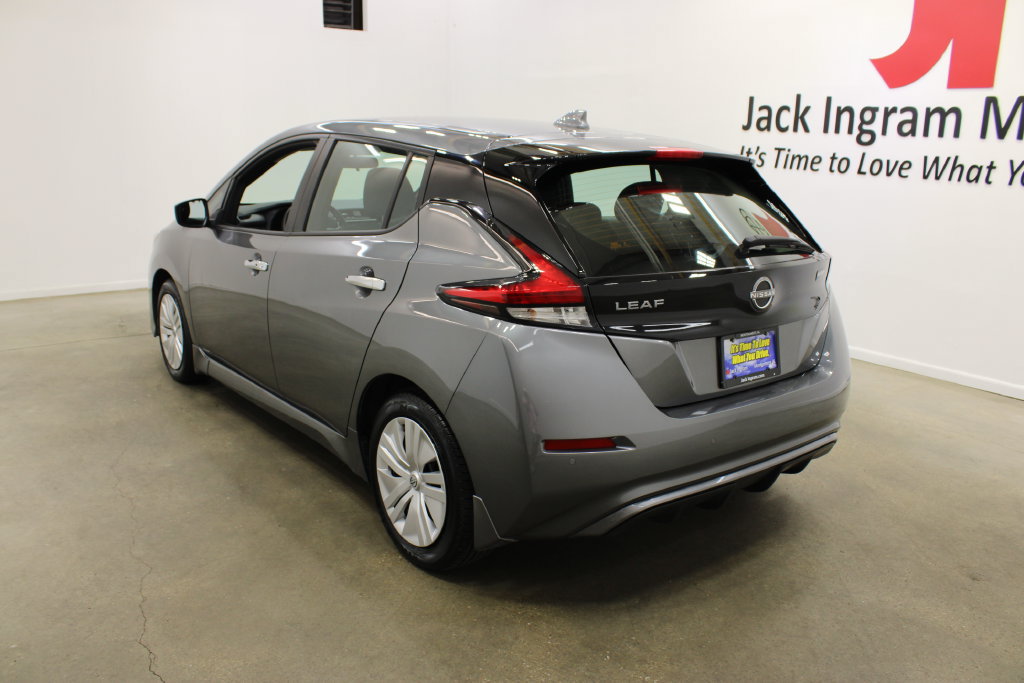 Used 2025 Nissan Leaf S FWD image 3