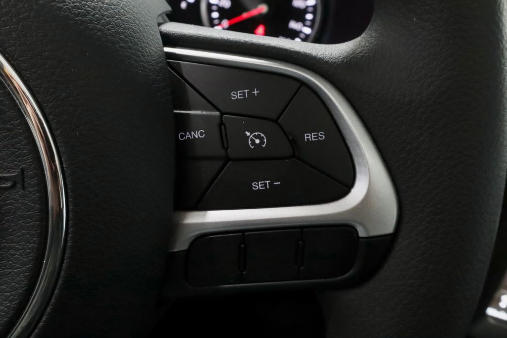 Used 2023 Jeep Renegade Latitude w/ Sun & Fun Group image 31