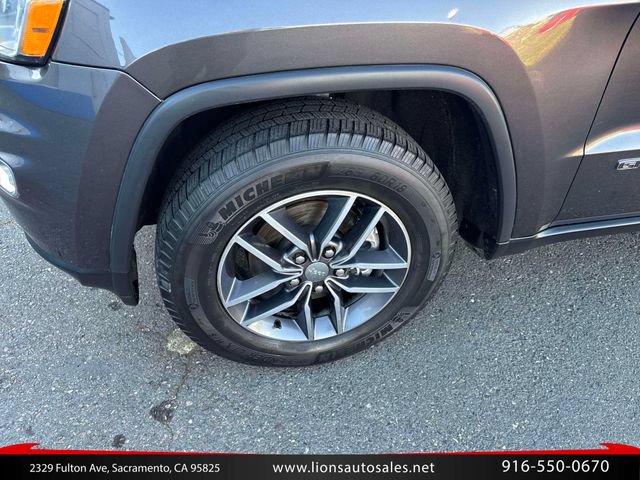 Used 2017 Jeep Grand Cherokee Limited AWD/4WD image 10