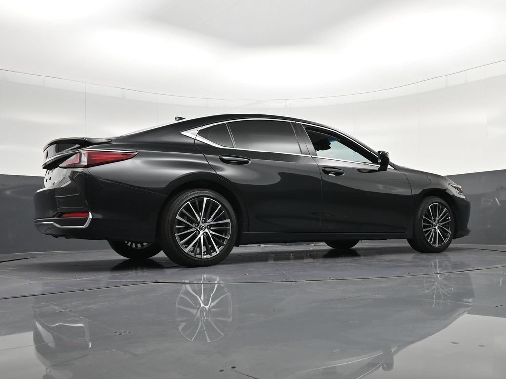 Used 2025 Lexus ES 300h w/ Premium Package FWD image 35