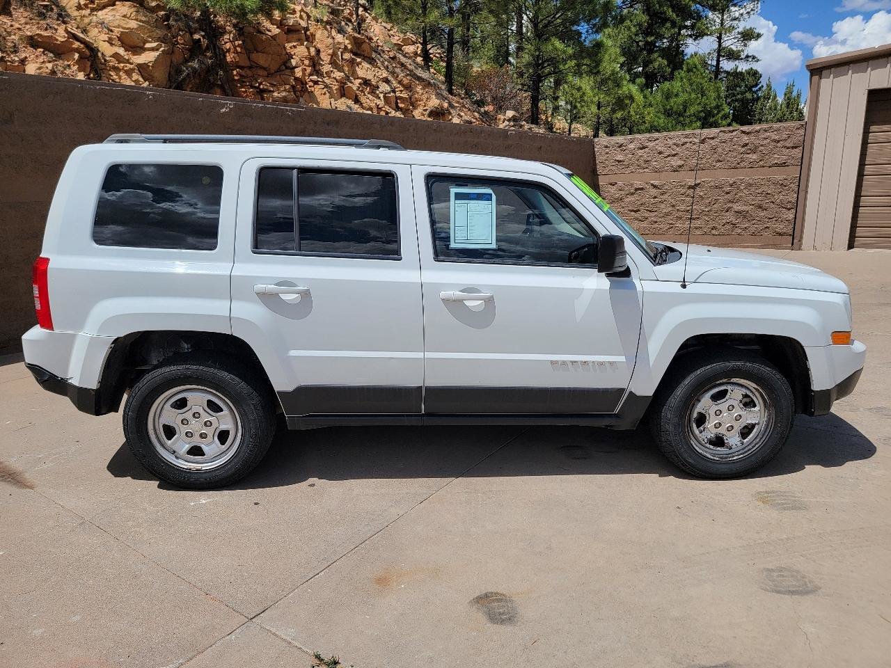 Used 2016 Jeep Patriot Sport w/ Power Value Group AWD/4WD image 4