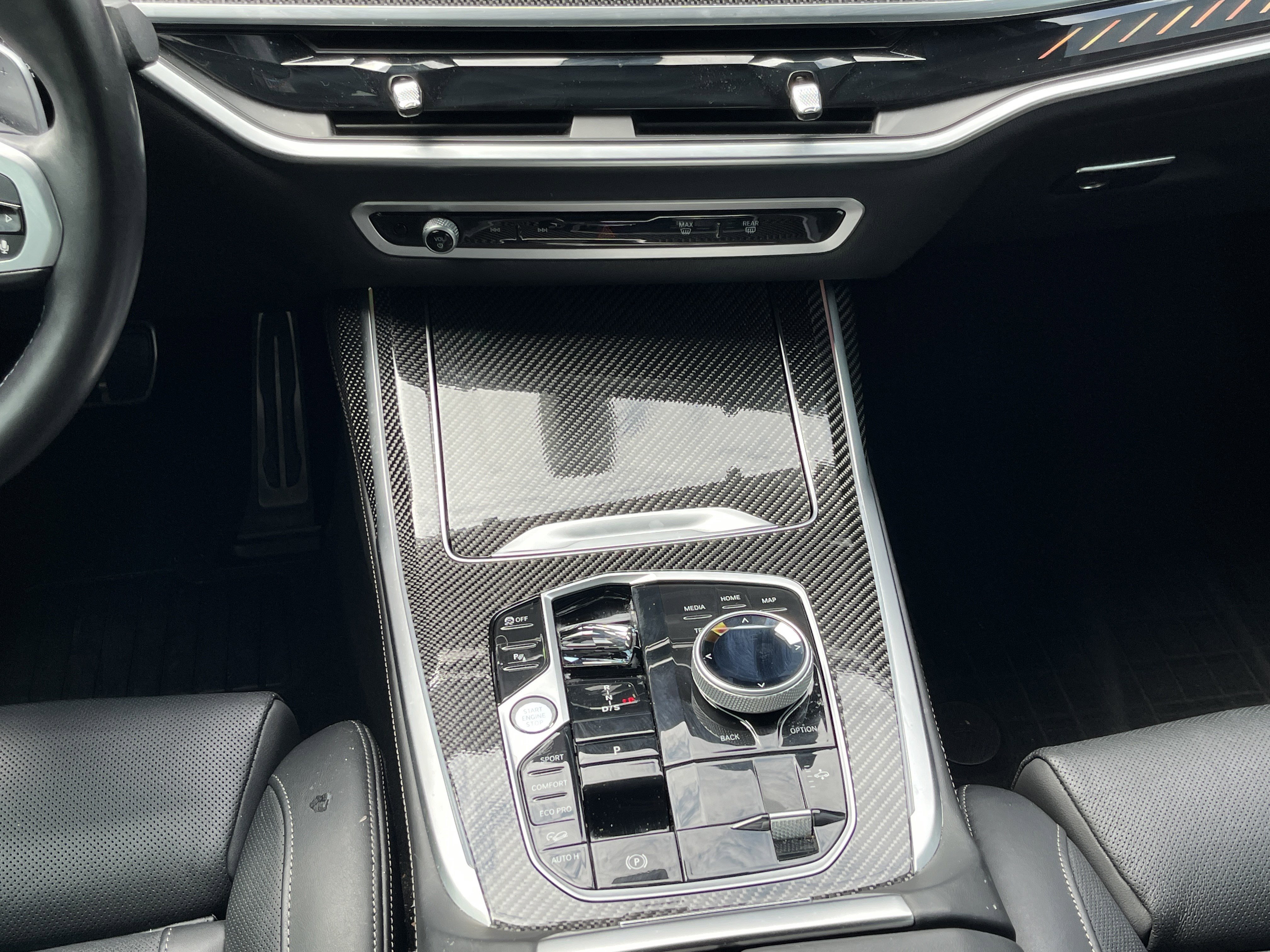 Used 2025 BMW X7 M60i w/ Executive Package image 11