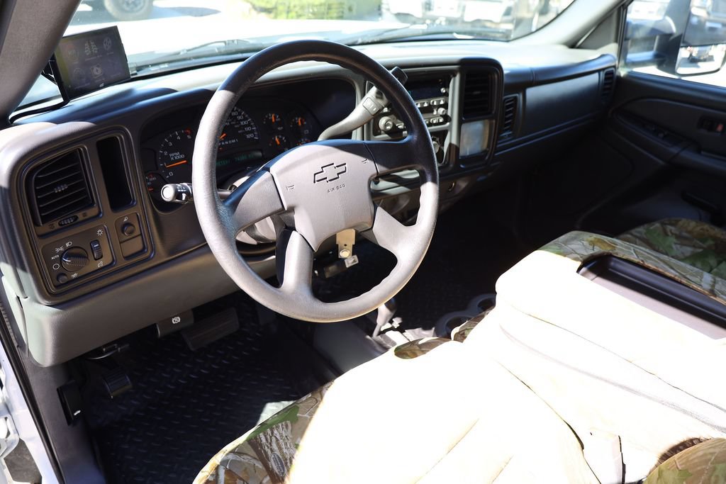 Used 2007 Chevrolet Silverado 2500 W/T w/ Heavy-Duty Power Package AWD/4WD image 12
