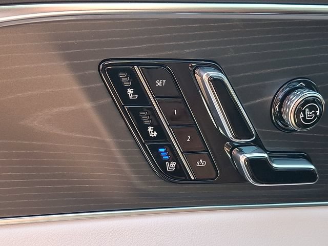 New 2026 Cadillac Lyriq Premium Luxury AWD/4WD image 14