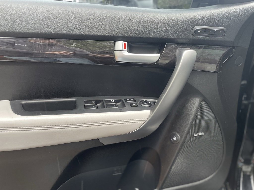 Used 2014 Kia Sorento SX w/ 3rd Row Package image 13