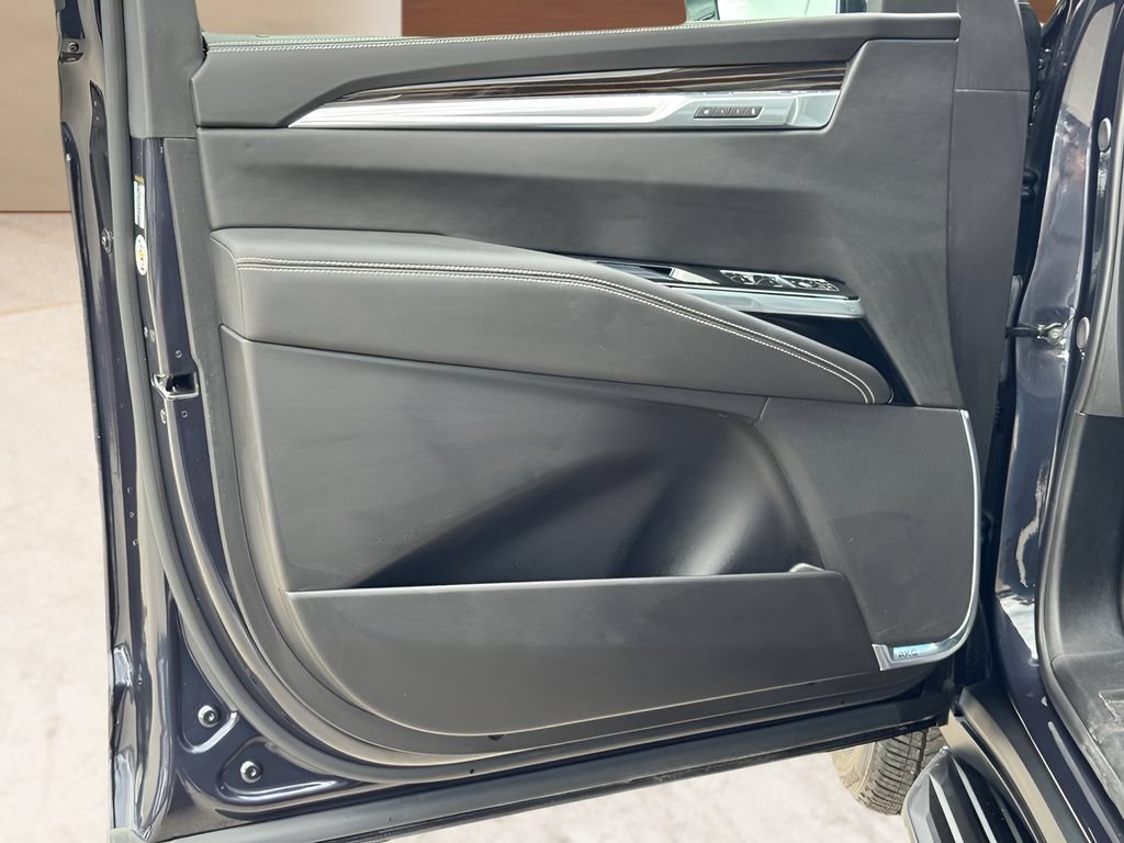 Certified 2025 Cadillac Escalade Premium Luxury AWD/4WD image 15