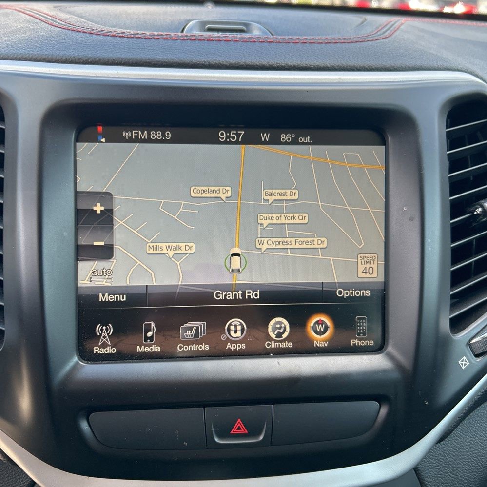 Used 2016 Jeep Cherokee Trailhawk w/ Leather Interior Group AWD/4WD image 12