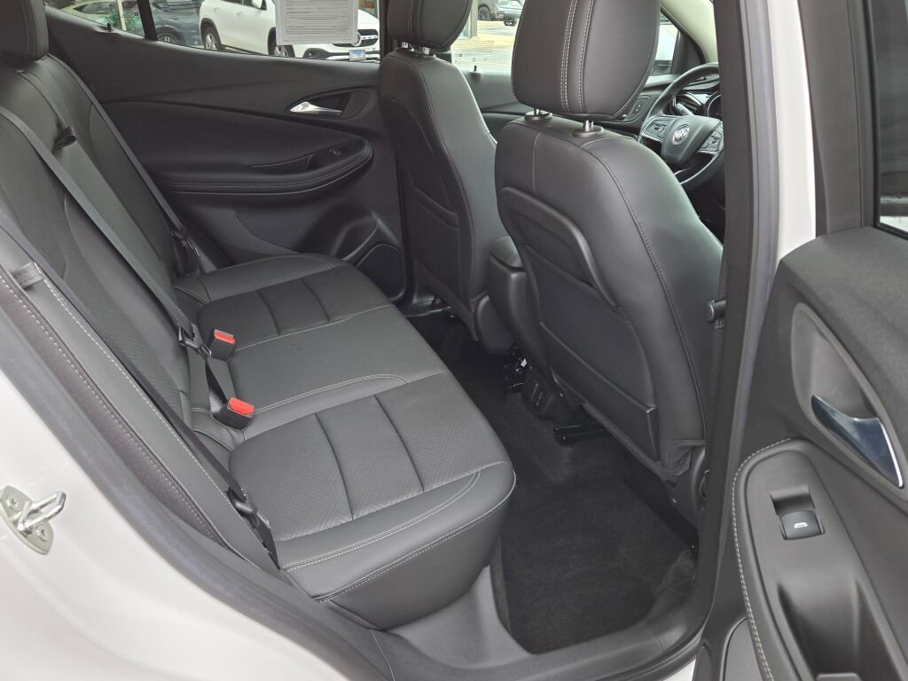 Used 2022 Buick Encore GX Essence w/ Experience Buick Package image 12