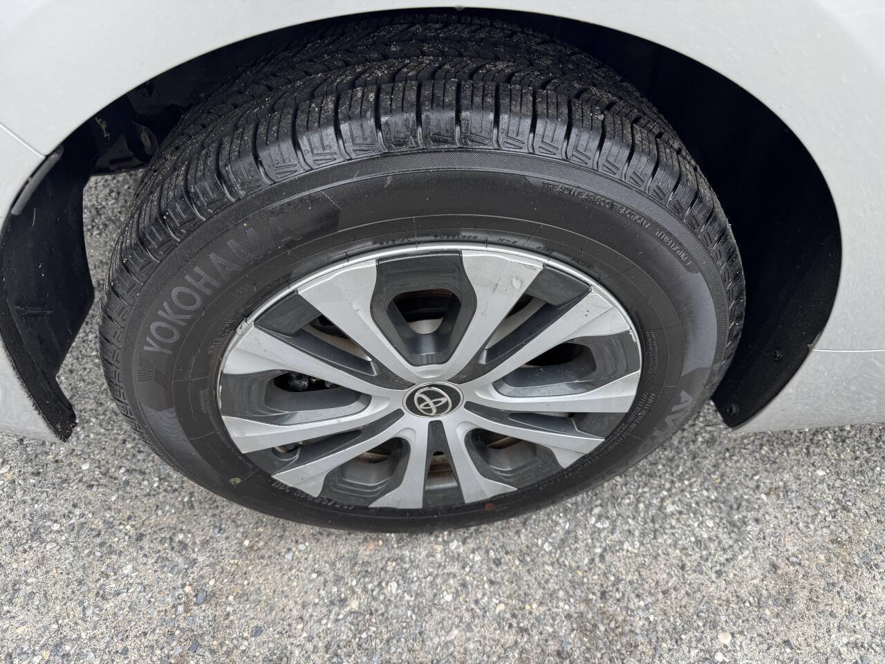 Used 2019 Toyota Prius LE AWD/4WD image 53