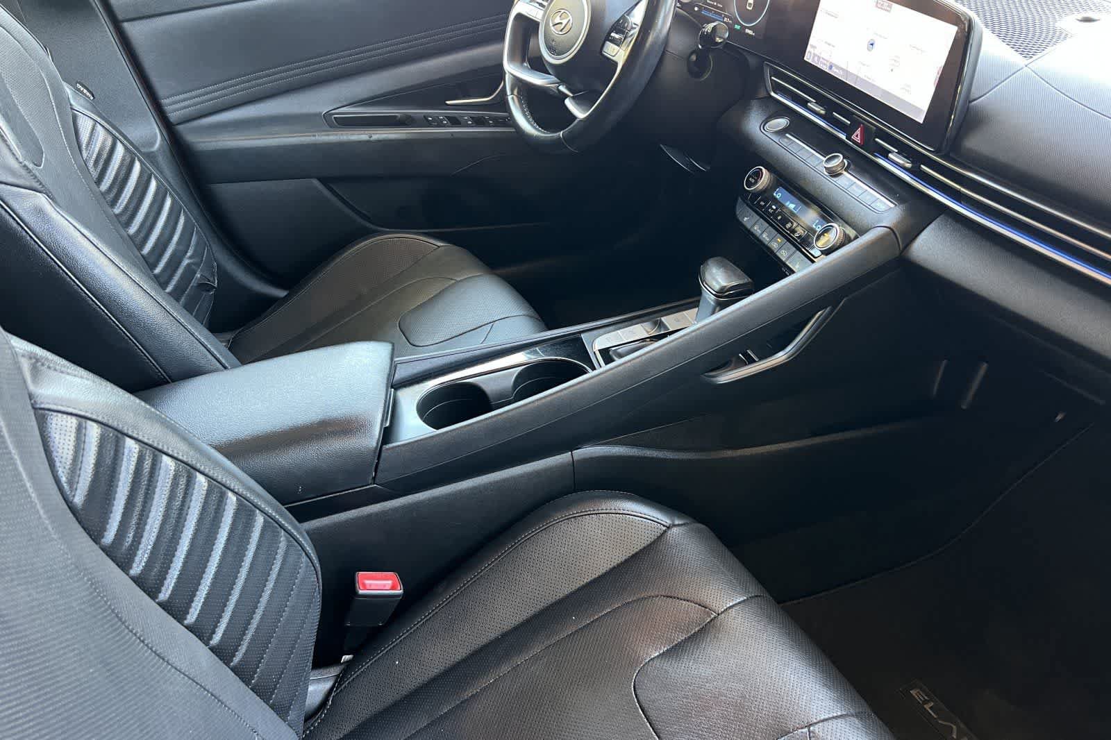 Used 2021 Hyundai Elantra Limited FWD image 17