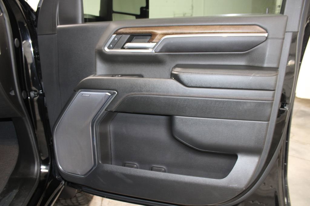 Used 2024 Chevrolet Silverado 2500 High Country image 31