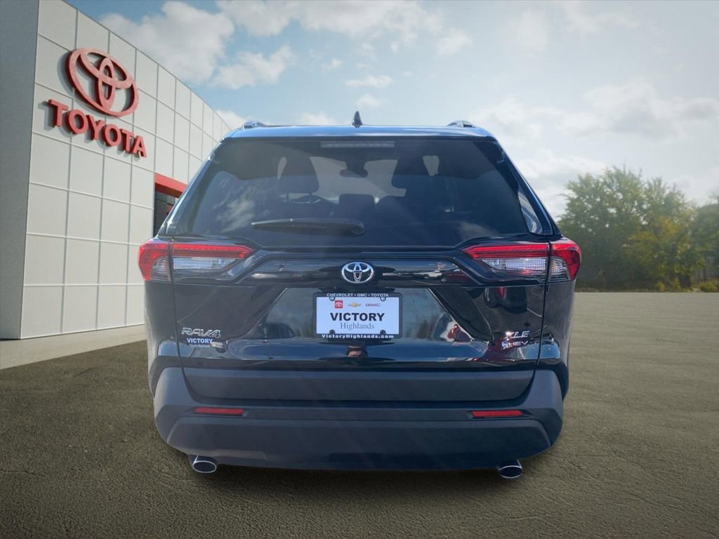 Used 2025 Toyota RAV4 XLE AWD/4WD image 4