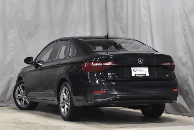 Used 2024 Volkswagen Jetta SE image 2