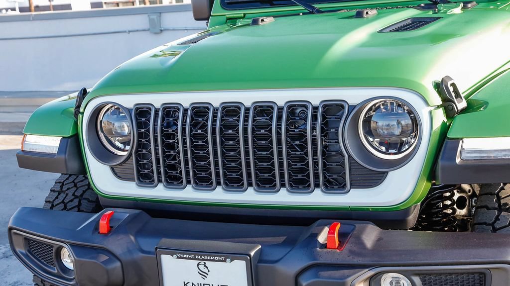 New 2026 Jeep Gladiator Rubicon w/ Whitecap Package AWD/4WD image 6