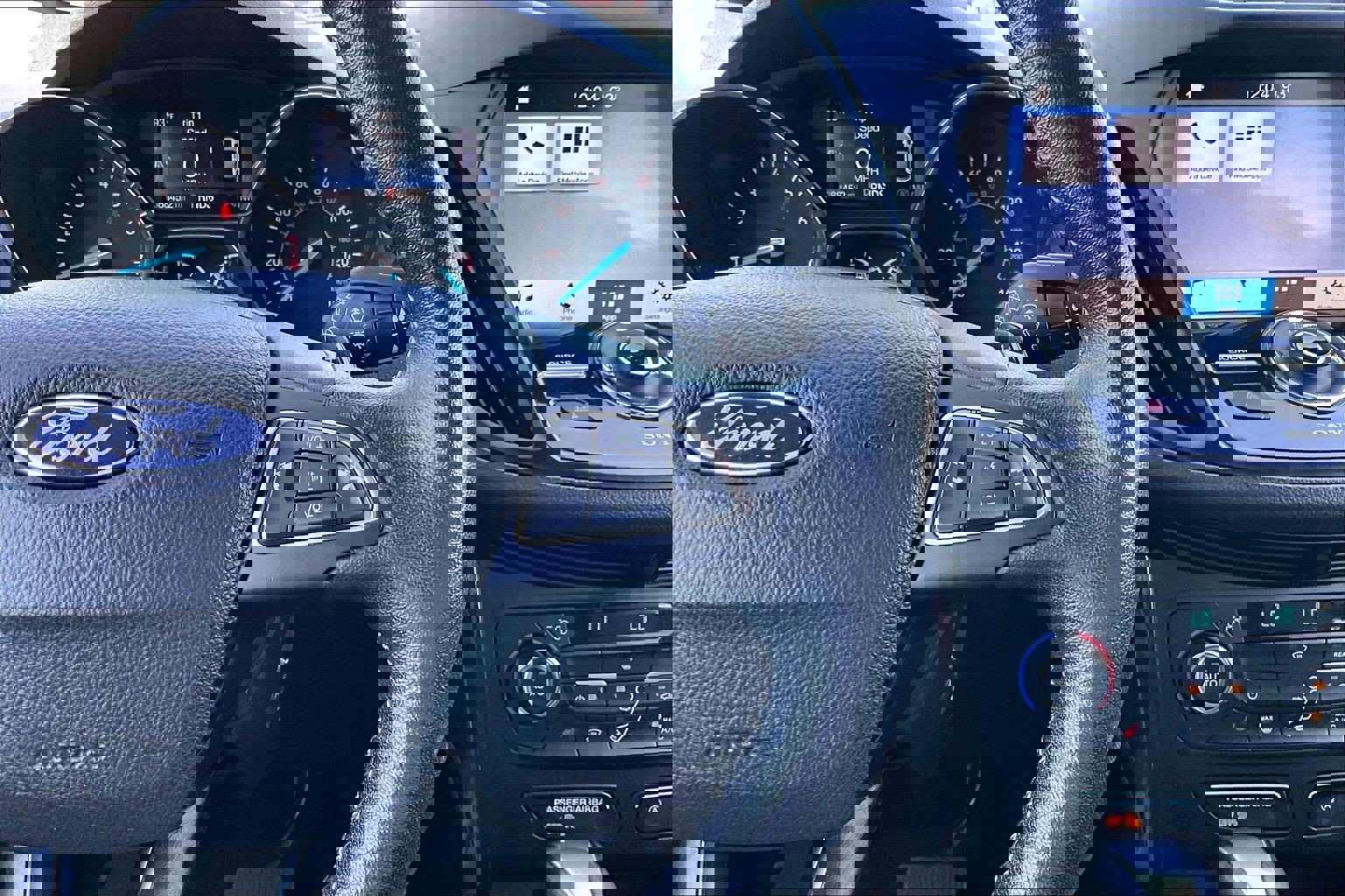 Used 2017 Ford Escape Titanium image 18