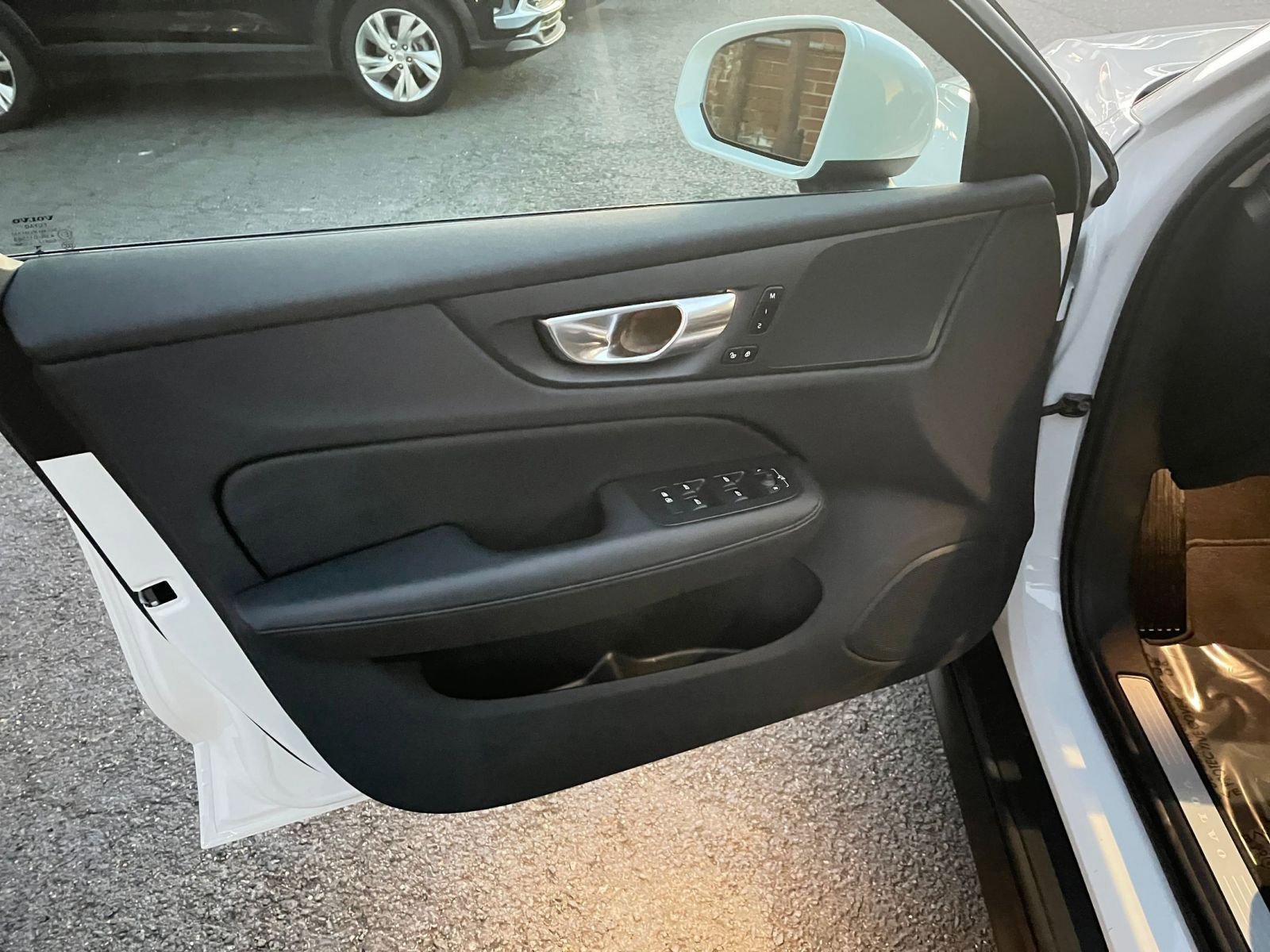 Used 2025 Volvo V60 B5 Cross Country Plus image 20