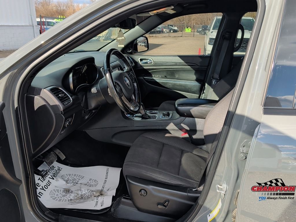 Used 2020 Jeep Grand Cherokee Laredo image 12