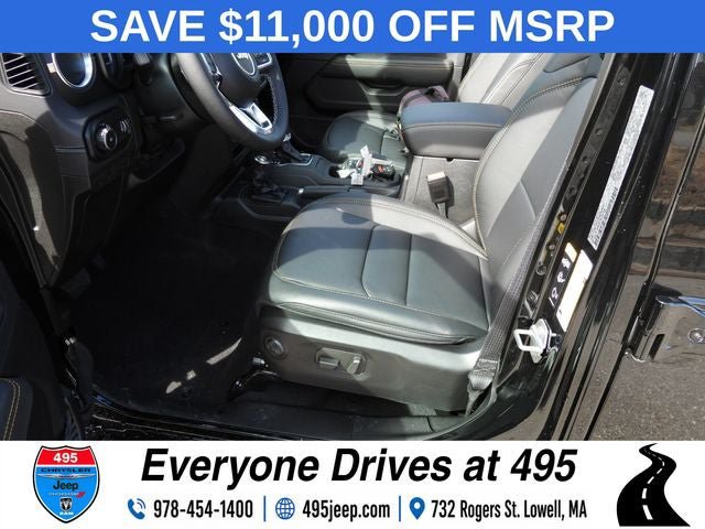 New 2025 Jeep Wrangler Unlimited Sahara w/ Technology Group AWD/4WD image 19